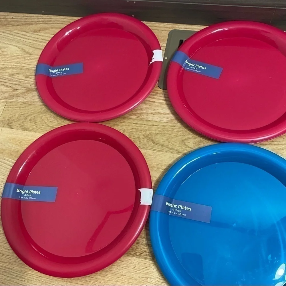 24 Plastic Reusable Plates NEW Picnic Camping Peach Blue Pink